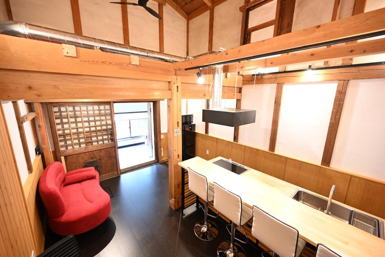 Manabi-Stay Takayama モダンな蔵ダイニングと半露天風呂付き古民家一棟貸切ホテル מראה חיצוני תמונה