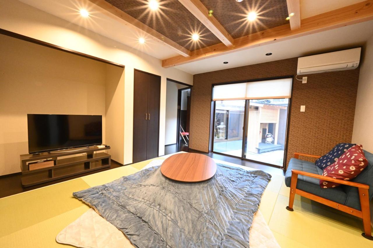 Manabi-Stay Takayama モダンな蔵ダイニングと半露天風呂付き古民家一棟貸切ホテル מראה חיצוני תמונה