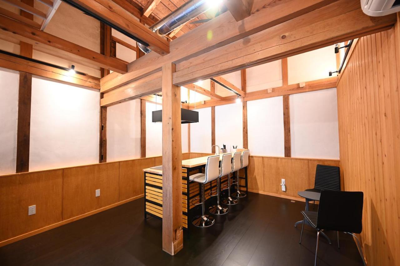 Manabi-Stay Takayama モダンな蔵ダイニングと半露天風呂付き古民家一棟貸切ホテル מראה חיצוני תמונה